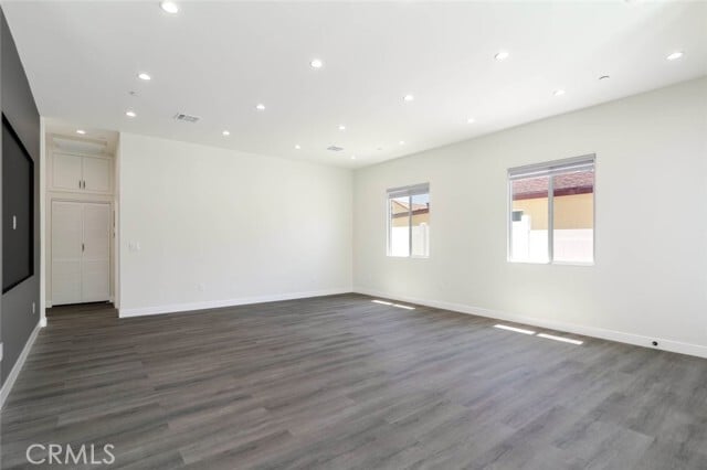 Building Photo - 10654 Nassau Ave