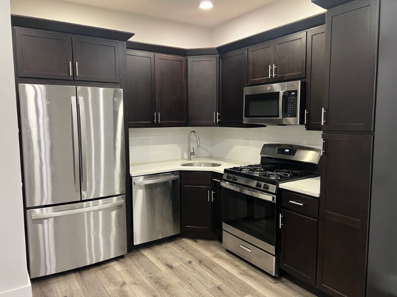 Building Photo - 369 Haverhill St