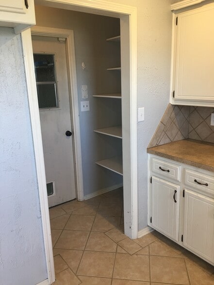 Kitchen/Laundry - 908 Eagle Drive