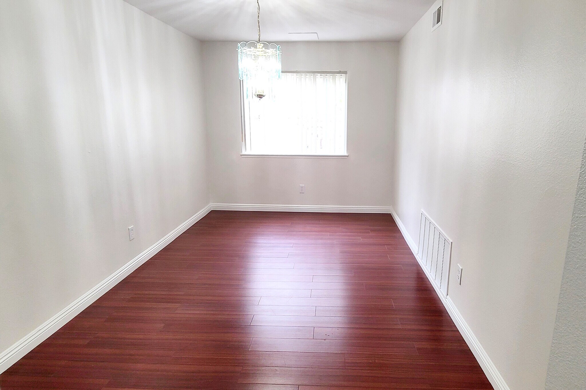 Building Photo - 10000 Hanna Ave