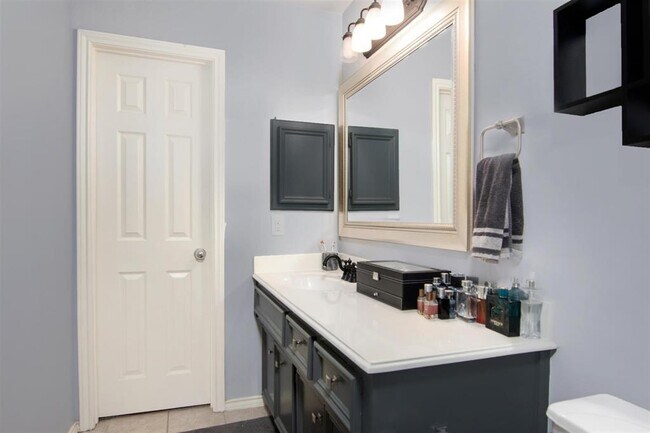 Building Photo - 2236 Ann St