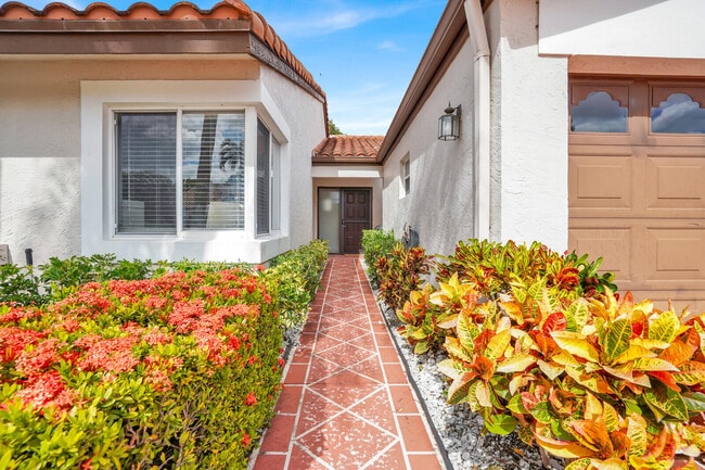 Building Photo - 6444 Mill Pointe Cir