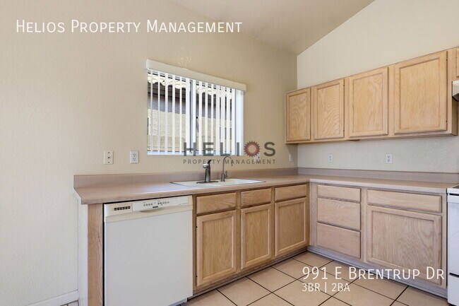 Building Photo - 991 E Brentrup Dr