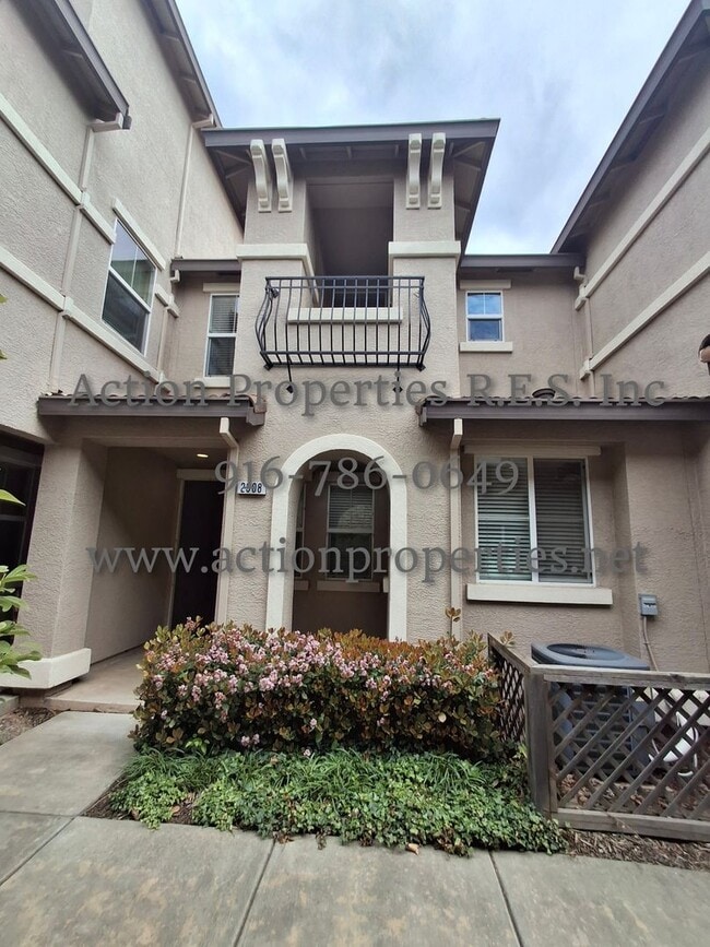 Building Photo - 2308 Las Palomas Loop