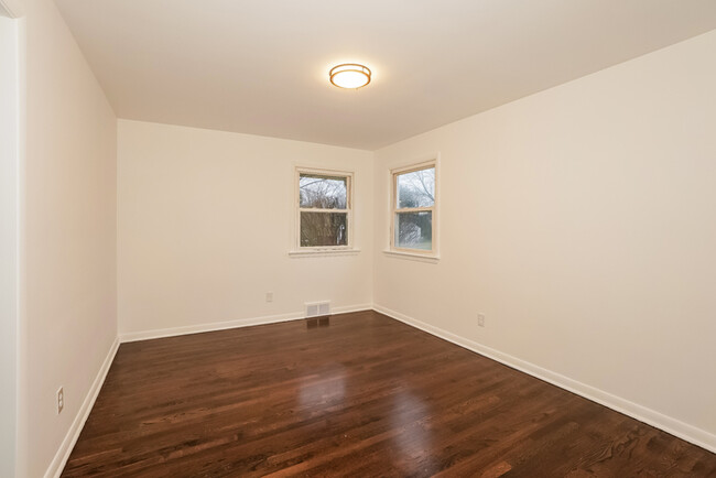 Building Photo - Bright 3-Bedroom Home
