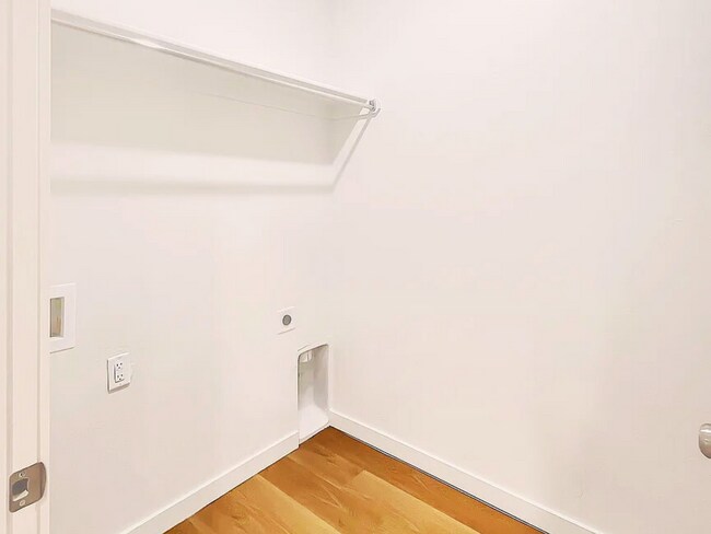 Building Photo - Modern & Cozy 3-Bed, 2-Bath Duplex in Cent...