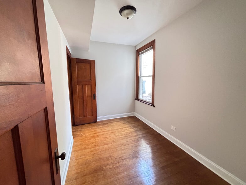 Building Photo - 3054 N Milwaukee Ave