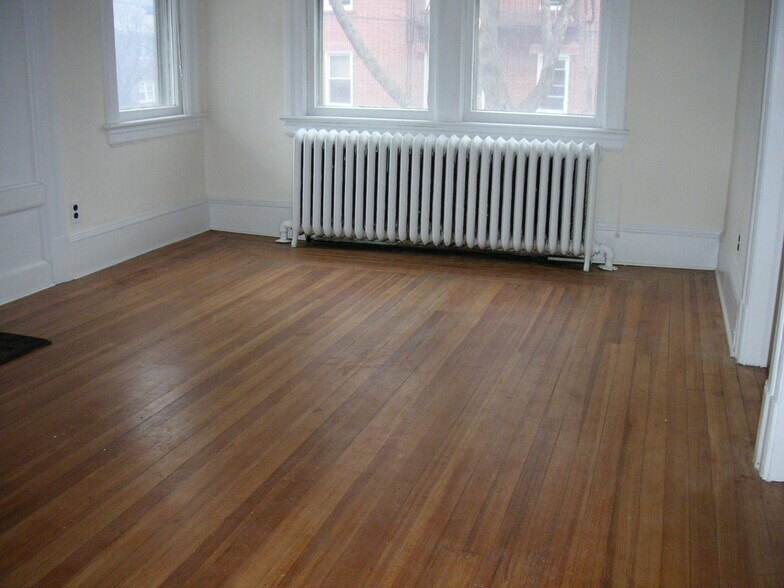 Building Photo - 127 Silver Lake Rd