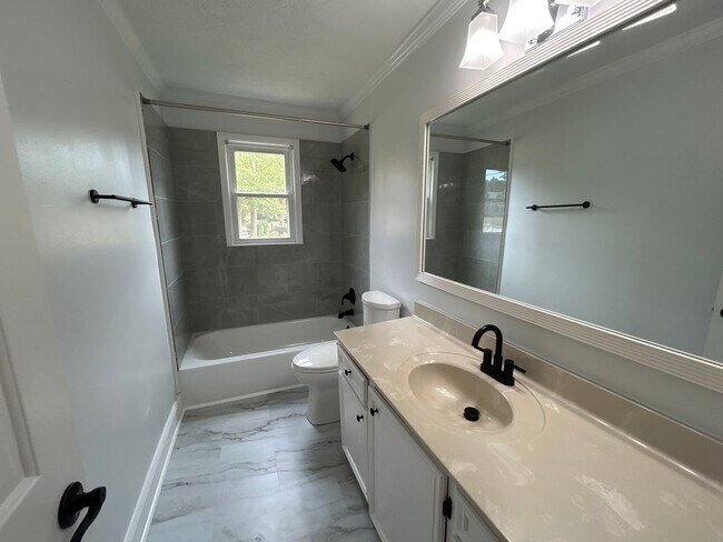 Building Photo - 800 Valhalla Dr