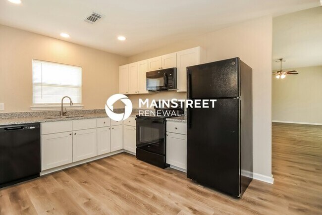 Building Photo - 3 Bedroom Pet-Friendly Home in Missouri City, TX with Main Street Renewal