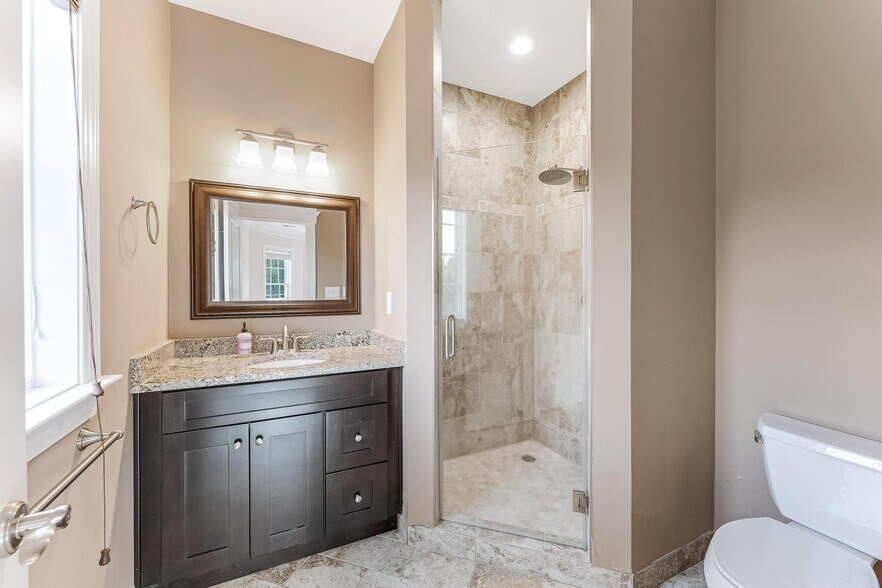 Building Photo - 829 Golden Arrow St