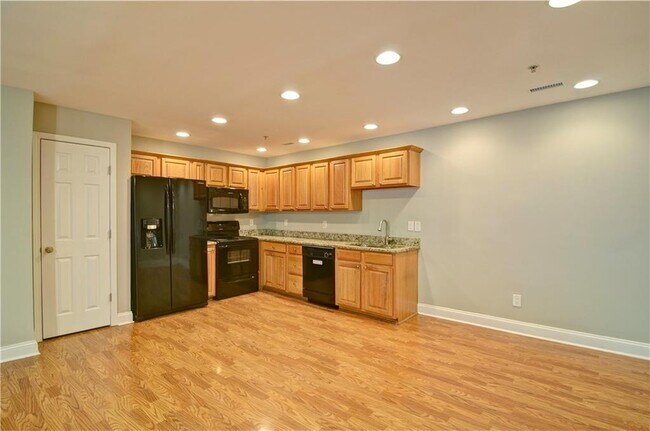 Building Photo - 504 Madison Ct