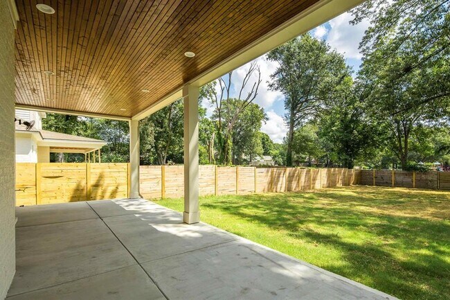 Building Photo - 352 Avon Rd