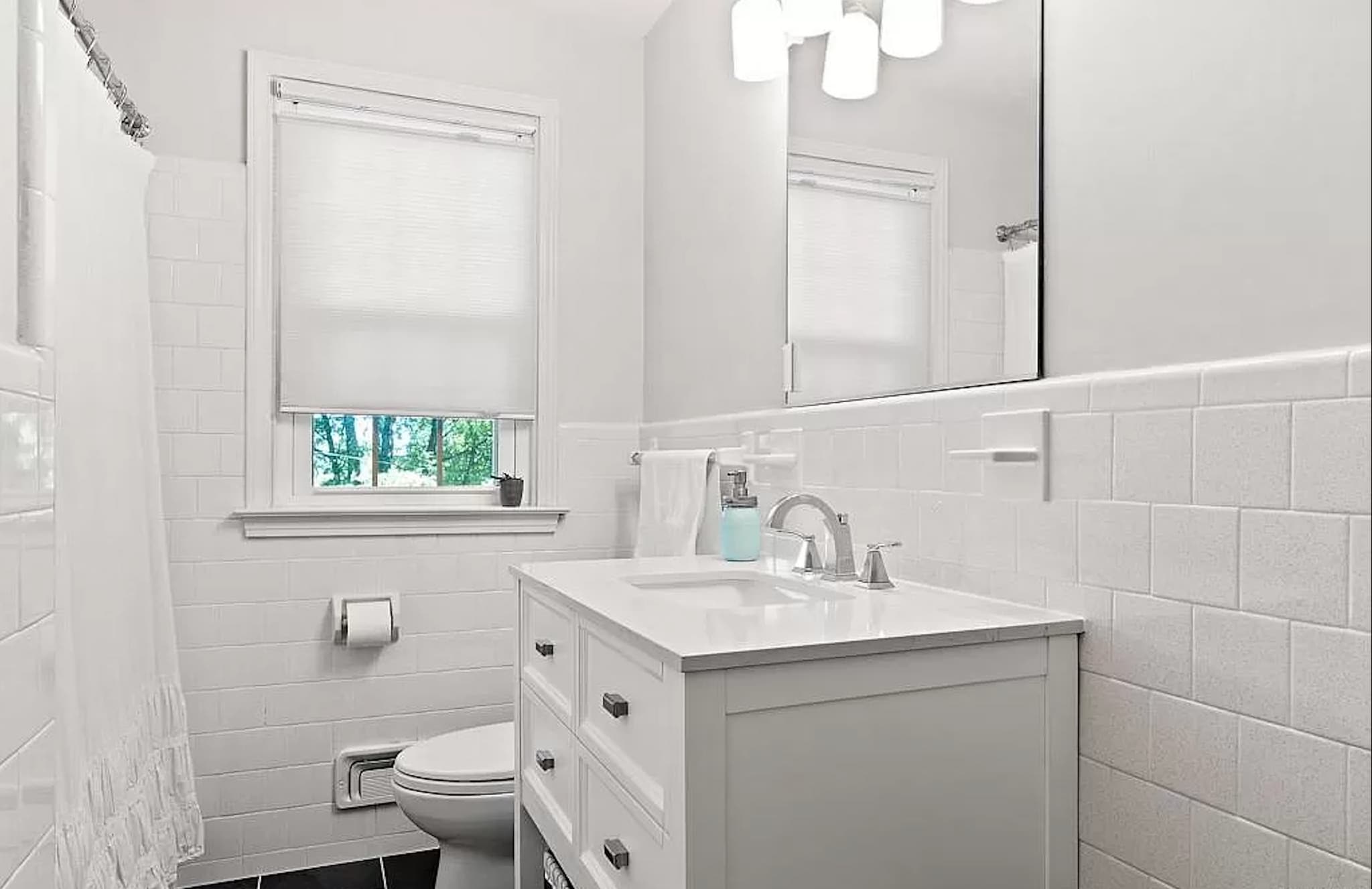 Private bath - 10210 Epsilon Rd