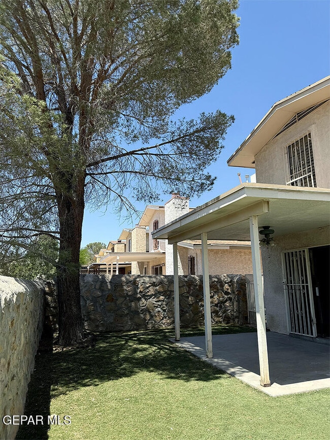 Building Photo - 707 El Pinal Pl