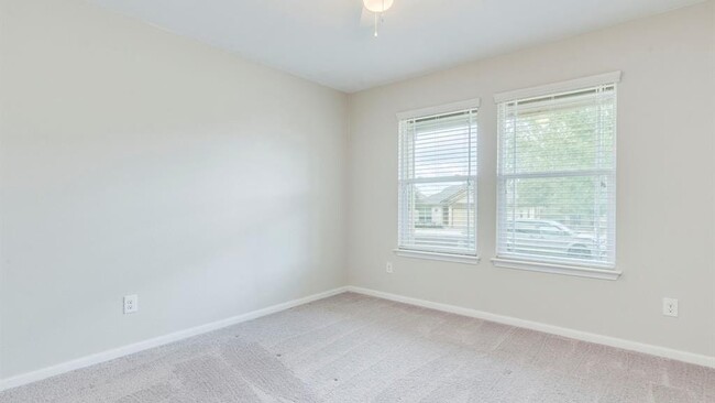 Building Photo - 141 Linden Ln