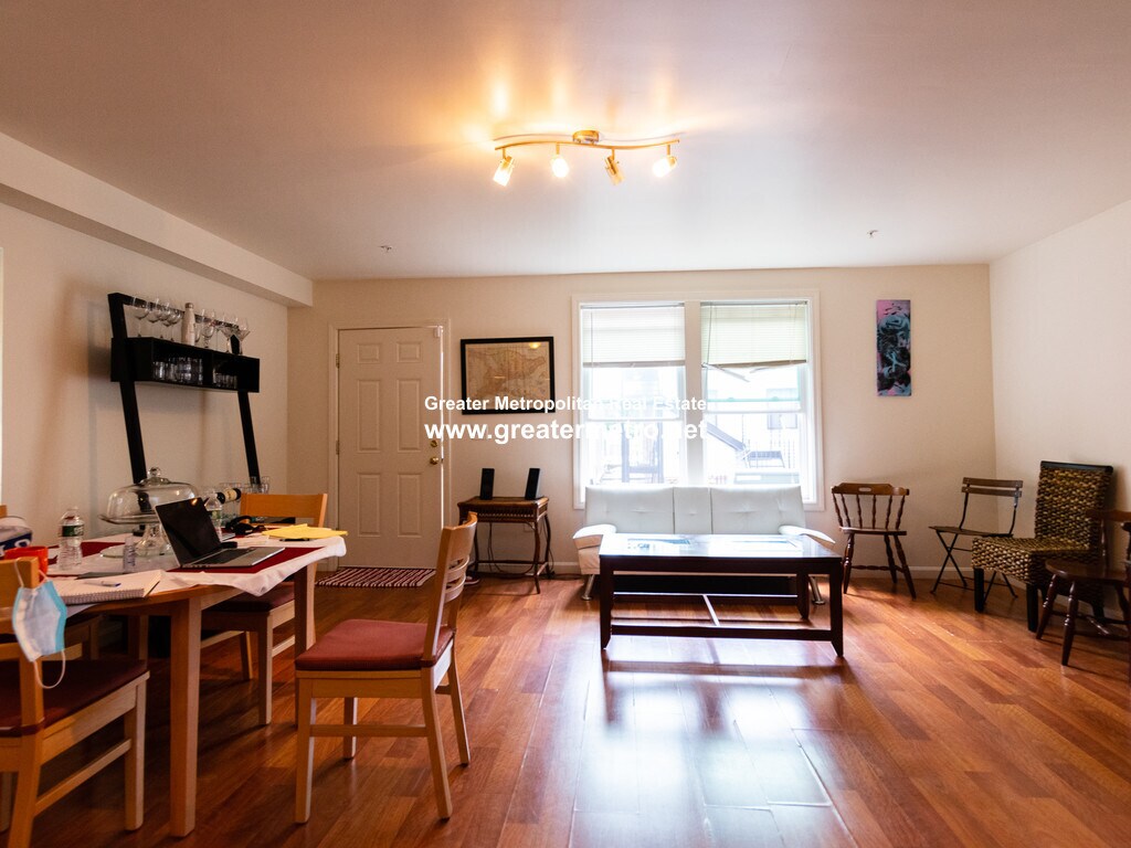 Building Photo - 41 Chelsea St