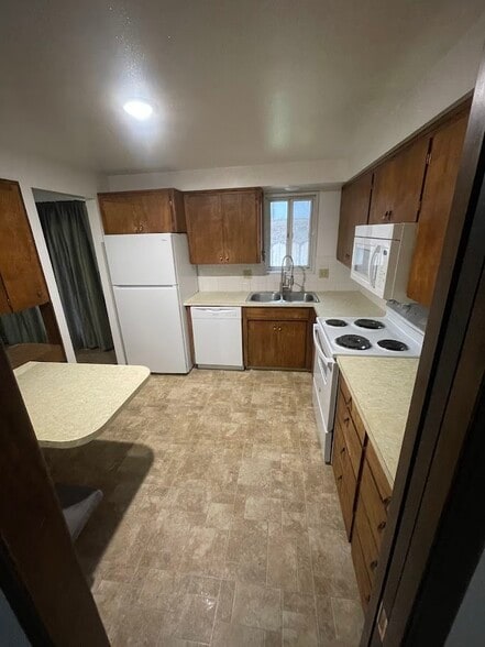 Building Photo - 9917 N Waikiki Rd