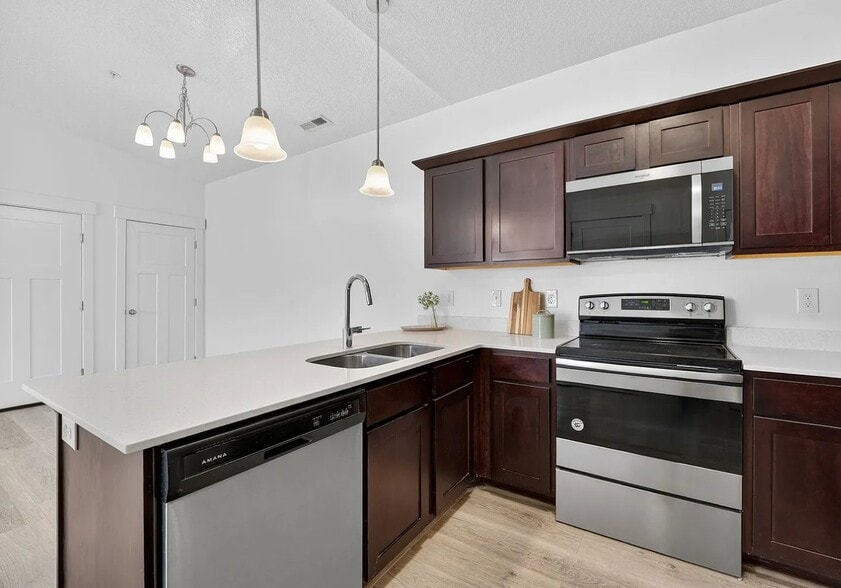 Building Photo - 1807 W Eaglewood Dr