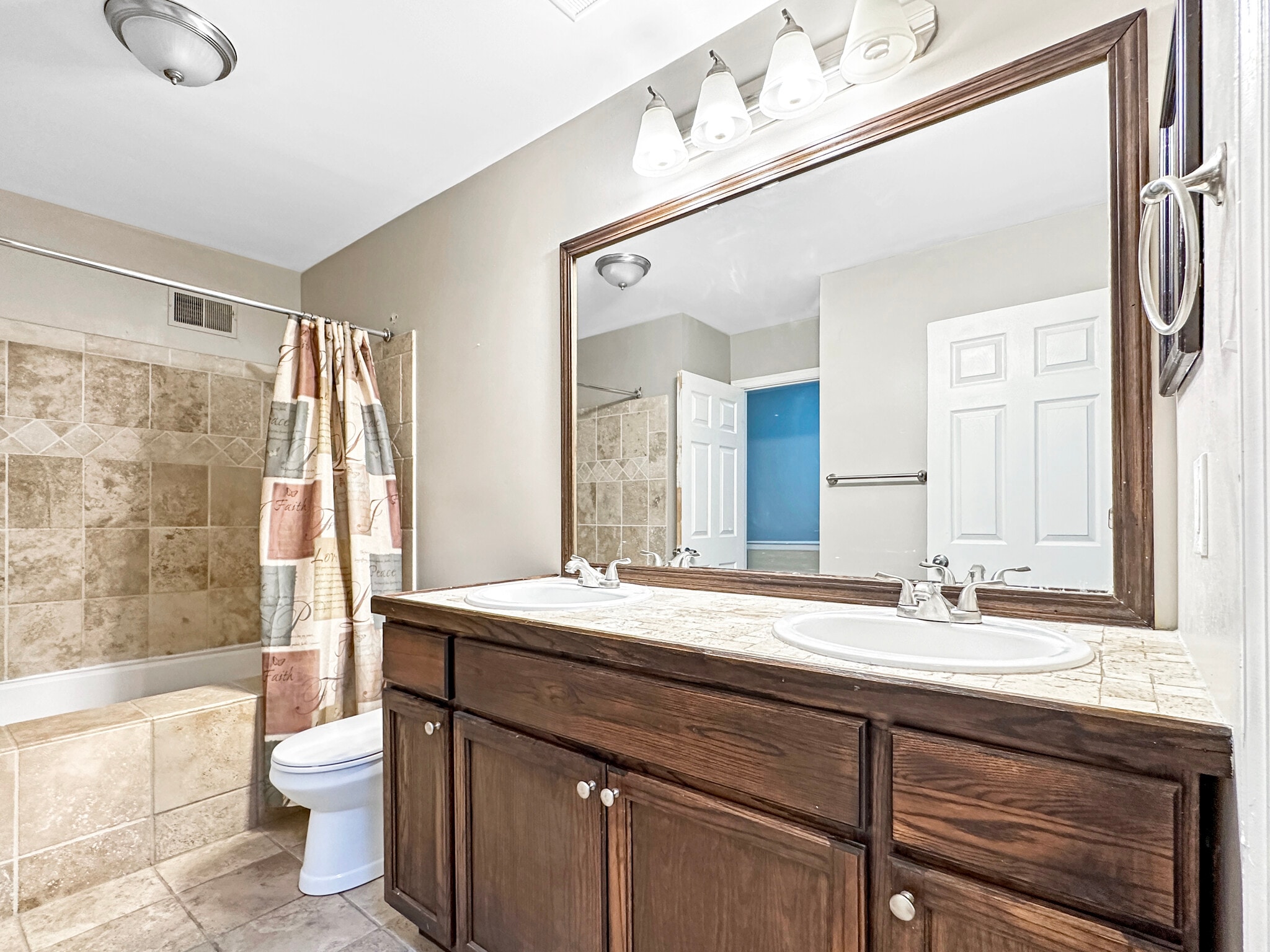 Building Photo - 928 S Paca St