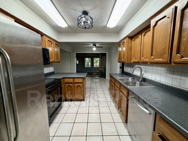 Building Photo - 14148 S Poplar Pl