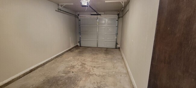 Building Photo - GREAT THREE BEDROOM 2 BATH HOME IN NORTH CLOVIS