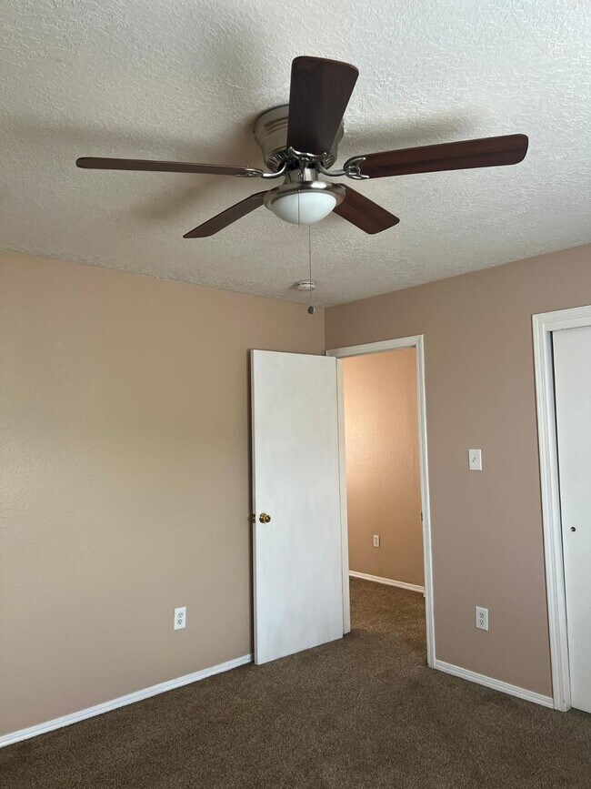 Building Photo - 2804 Quail Pointe Dr NW