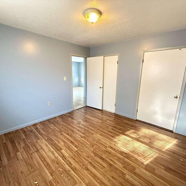 Building Photo - 824 Tanager Rd