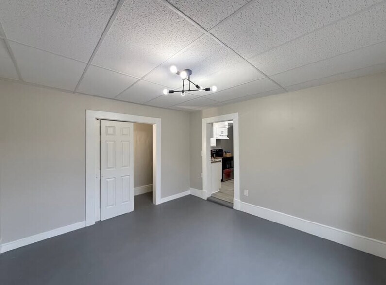 Building Photo - 341 Allen St