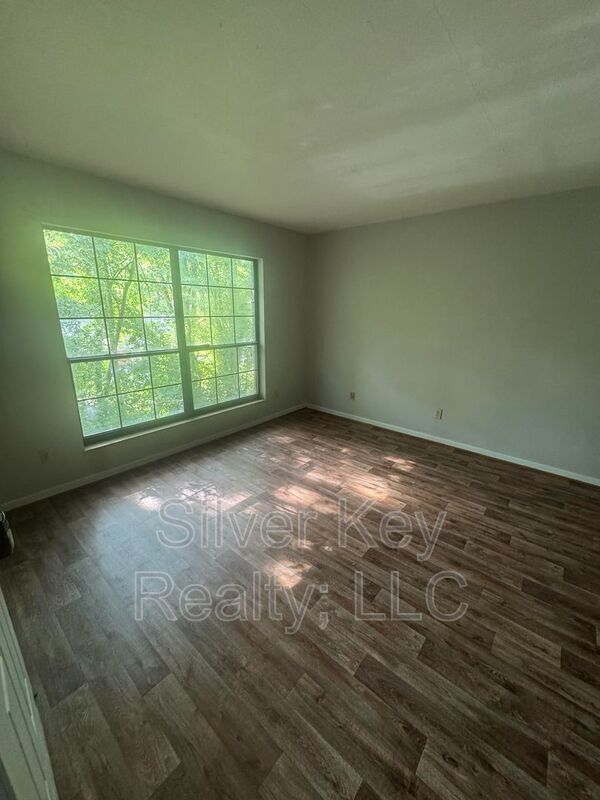 Building Photo - 311 Sunset Dr