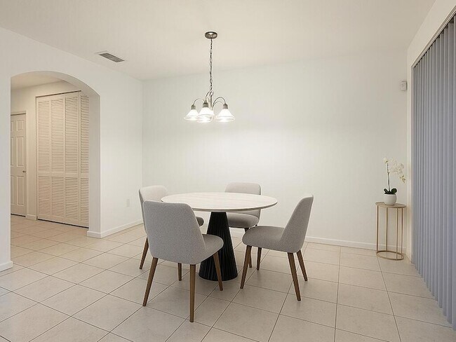 Building Photo - 1019 W Longport Cir