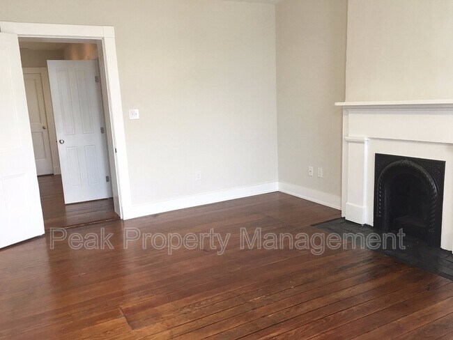 Building Photo - 2117 Cedar St