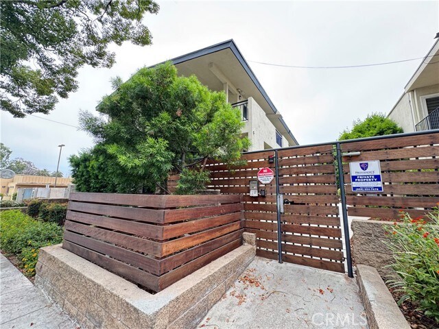 Building Photo - 251 N Oakland Ave