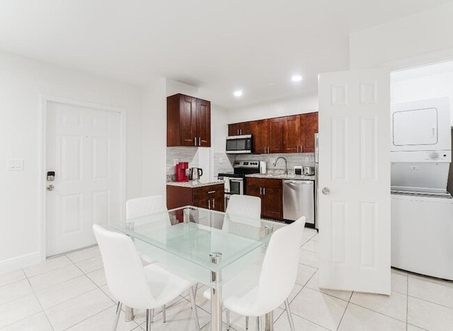 Building Photo - 1800 NW 4th Ave