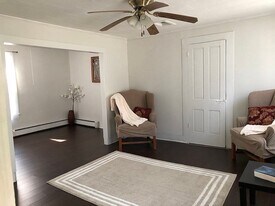 Building Photo - 27 Snell St