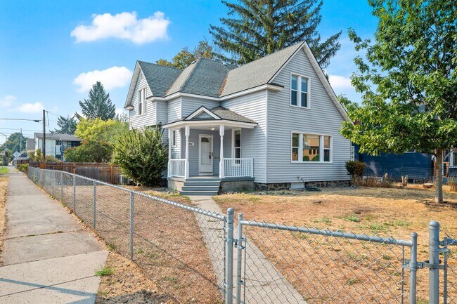Building Photo - Charming 3 Bed 2 Bath Emerson Garfield Rem...