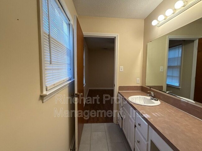 Building Photo - 290 Ratterree Cir