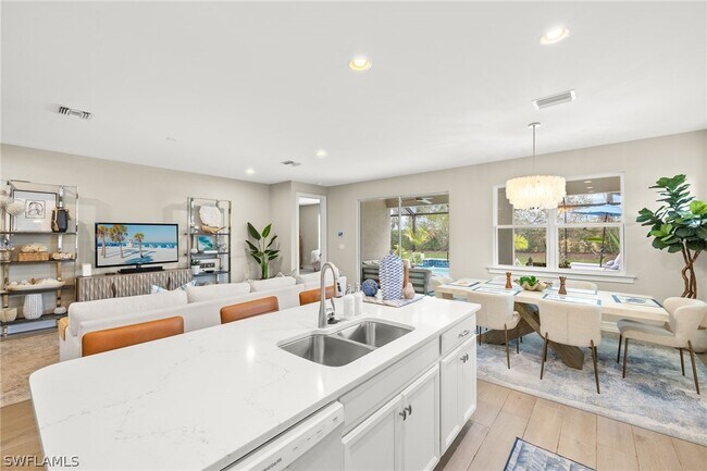 Building Photo - 14546 Tropical Dr