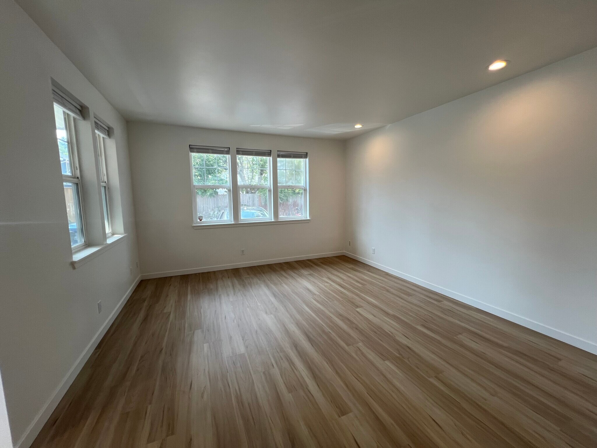 Building Photo - 5621 Fauntleroy Way SW