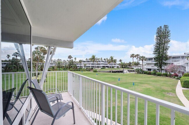 Building Photo - 1221 Hillsboro Mile