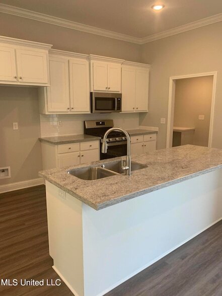 Building Photo - 624 Westfield Dr