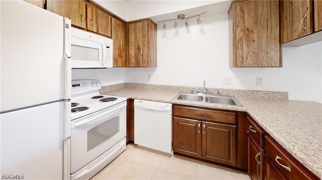 Building Photo - 2303 NE 6th St