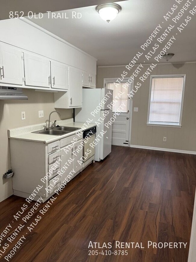 Building Photo - 852 Old Trail Rd