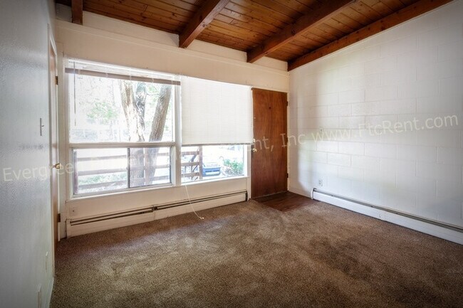 Building Photo - 701 Parker St