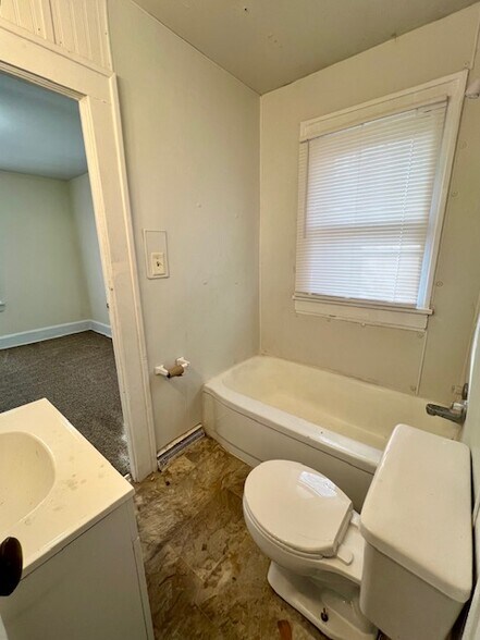 Bathroom - 1325 W Elm St