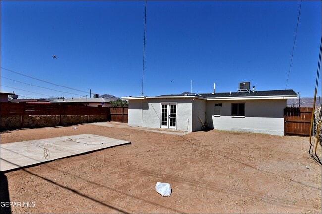 Building Photo - 10324 Newport Dr