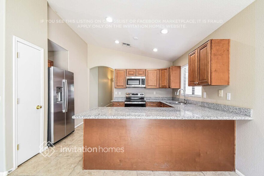 Building Photo - 40071 N Cassara Dr