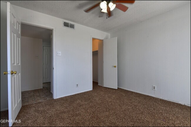 Building Photo - 10605 Kinross Ave