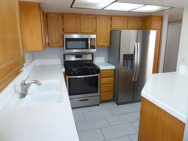 Building Photo - COMING SOON! Live Oaks Community 3 Bedroom...