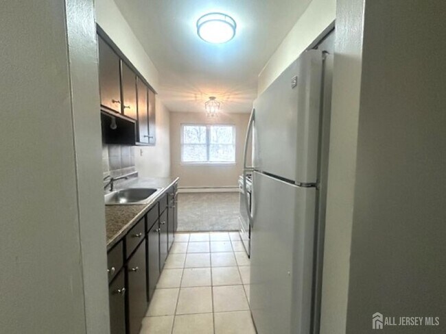 Building Photo - 8 Manchester Ct